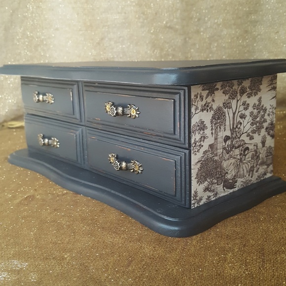 Jewelry - Upcycled Jewelry Box